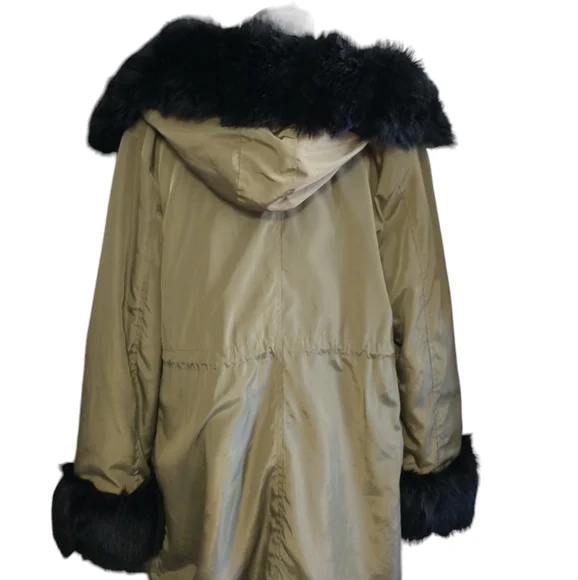 Roiii Winter Coat Luxury Women's (Faux Fur) Hooded Long Jacket. (Size/ M) - Picture 13 of 15